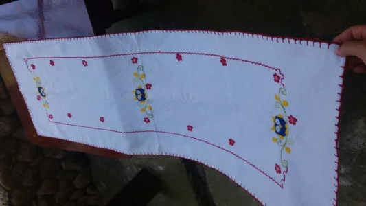 Passadeira de Mesa em Tamina Bordada