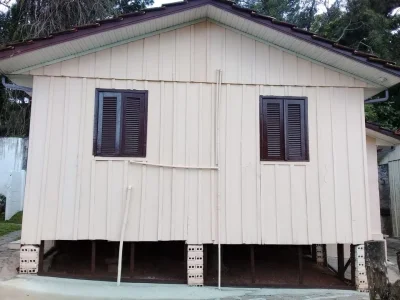 Aluga-se uma Casa de Madeira com 5 Peças