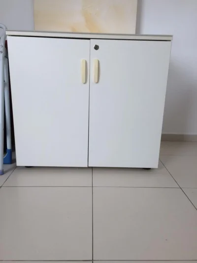 Mesa Branca com Tampo de Vidro