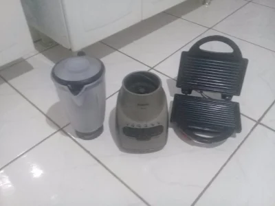 Vendo Liqüidificador e uma Sanduicheira