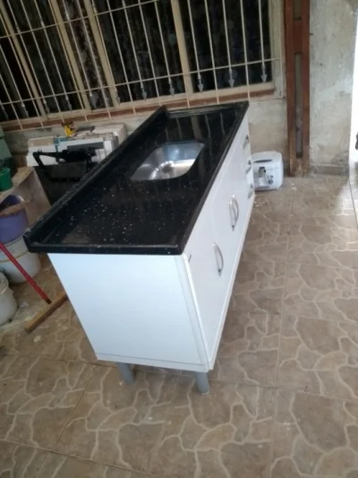 Vendo uma Pia Semi-nova com Gabinete