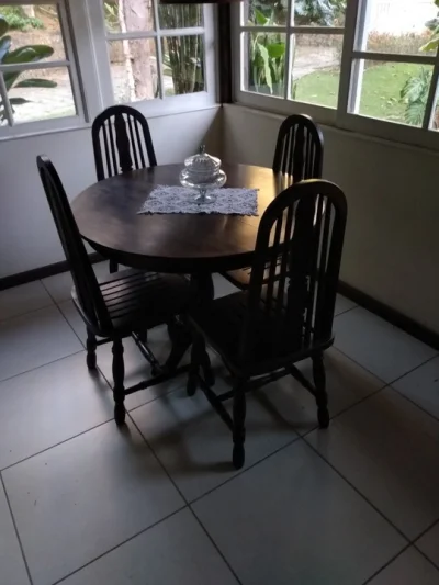 Mesa com 4 Cadeira de Madeira Macissa