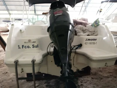 Lancha Triton 200