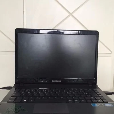 Vendo Notebook I5 4gb !!