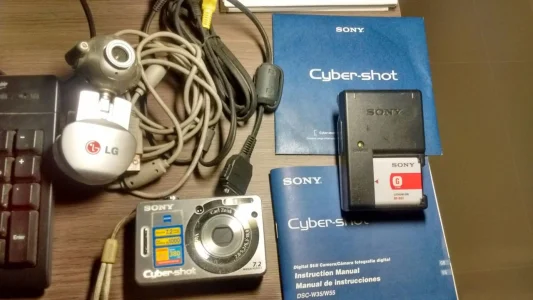 Vendo Câmera Sony+webcam+carregador