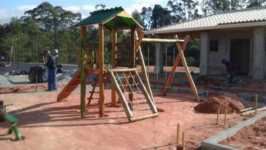 Parquinho Casinha de Tarzan de Eucalipto Tratado