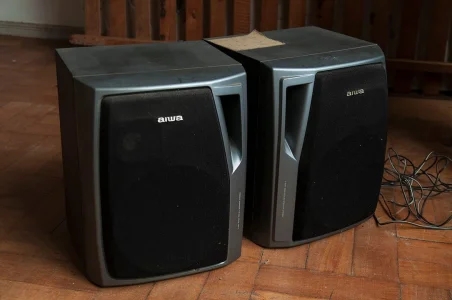 Par de Caixas de Som Aiwa