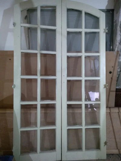 Belíssima Porta com Grade de Ferro