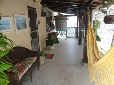 Linda Casa em Cond. Fechado C/piscina e Churrasqueira 300.000