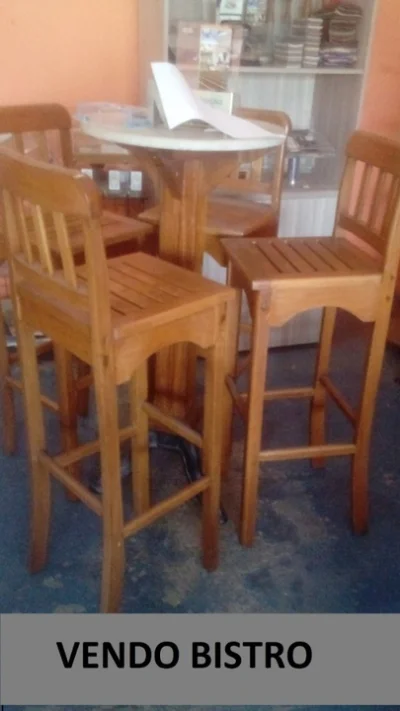 Bistrô com Três Cadeiras