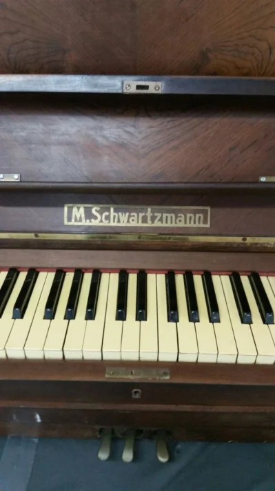 Vendo Piano de Armario em ótimo Estado