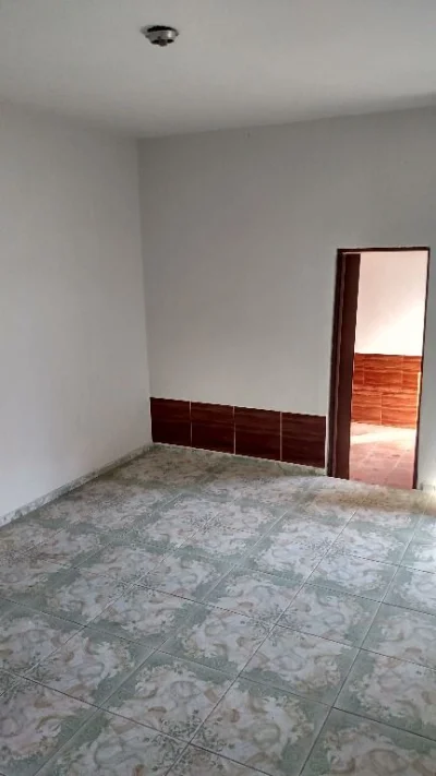 Aluga SE Pequena Casa em São Lourenco
