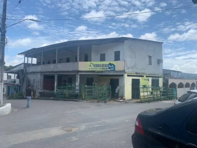 Vende-se Casa com 5 Kitnets em Cima e Ponto Comercial