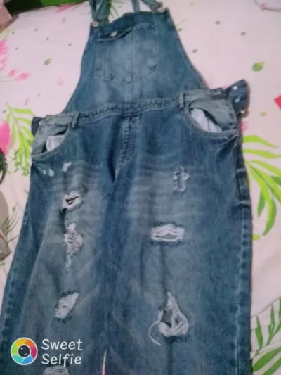 Macacão Jeans Rasgado