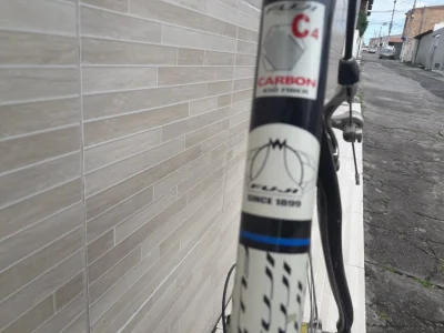 Bicicleta Toda em Carbono