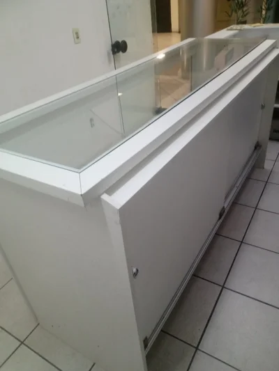 Balcão Expositor de Loja c/ Tampo de Vidro