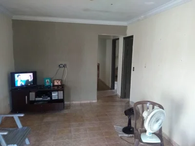 Vendo Casa e um Salão Comercial