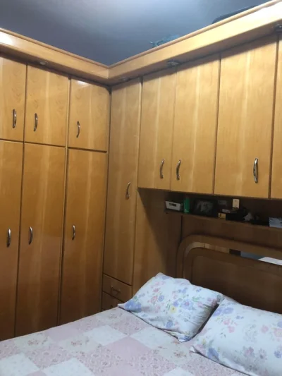 Vendo um Quarto de Casal