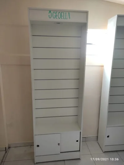 Prateleira Caneletada para Loja