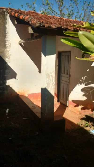 Terreno com Duas Casas