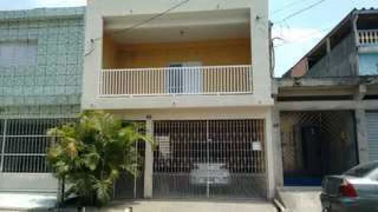Sobrado com Três Dormitórios em Guaianases