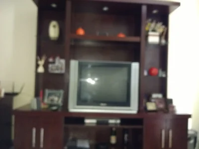 Estante com Armários e Luminárias