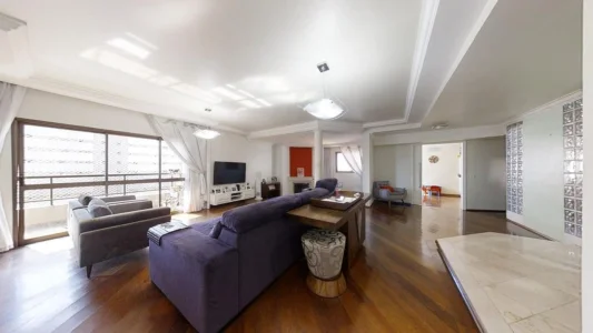 Apartamento de 4 Dormitórios Sendo 4 Suítes e 6 Vagas de Gar