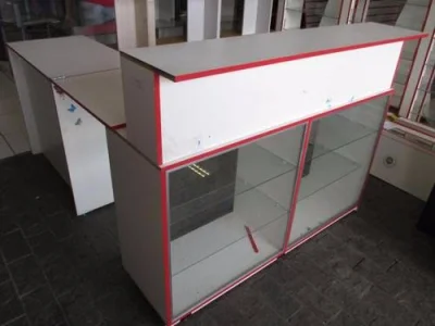 Balcão/vitrine em "l" de Madeira e Vidro