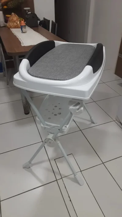 Banheira Galzerano Premium com trocador na cor grafite.
