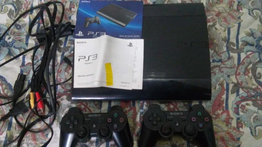 Playstation 3 com 3 Jogos 2 Controles