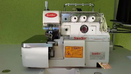 Máquina Overlock