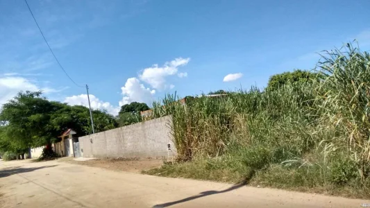 Terreno na V. Canaã