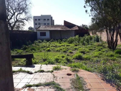 Terreno em Bom Local e Bom Tamanho
