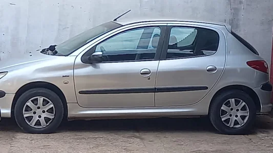 Peugeot 206 1.4 Flex Prata 4 Portas Trava Alarme Vidro Elétrico