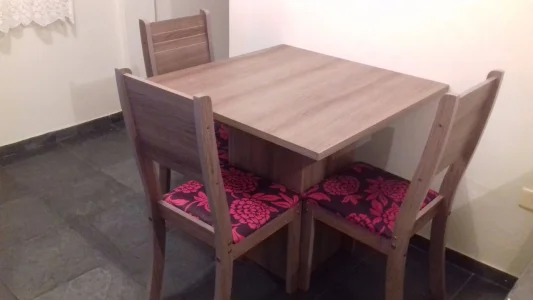 Mesa e Cadeiras