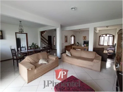 Casa com 6 Dorms em Vitória - Mata da Praia por 2.2 Milhões à Venda