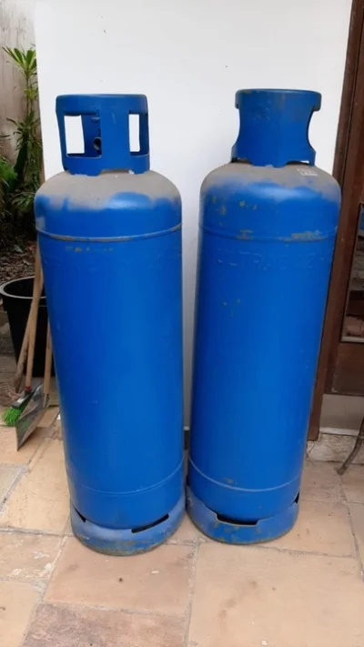 Botijão de Gaz 45 Kg - 1 Cheio e 1 Vazio