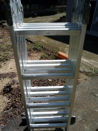 Vendo Escada de Alumínio Multifuncional
