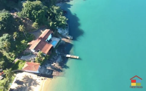 Propriedade a Beira-mar com Super Visual sobre o Mar de Angra