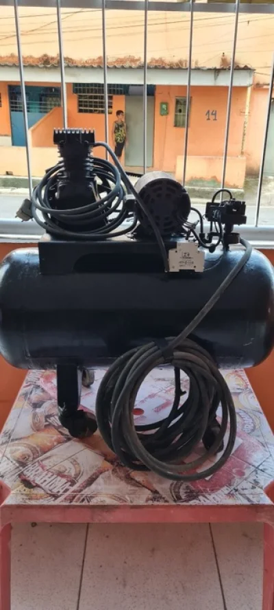 Vendo um Compressor Potente Bom para Boracheiro, Pintura Etc