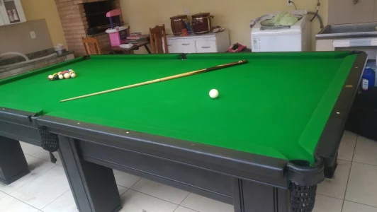 Mesa de Sinuca Profissional com Lã Inglesa, Luminária e Acessórios