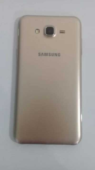 Celular J7