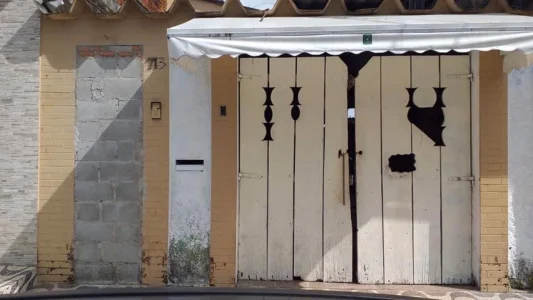 Vendo Casa com Espaço para Alugar