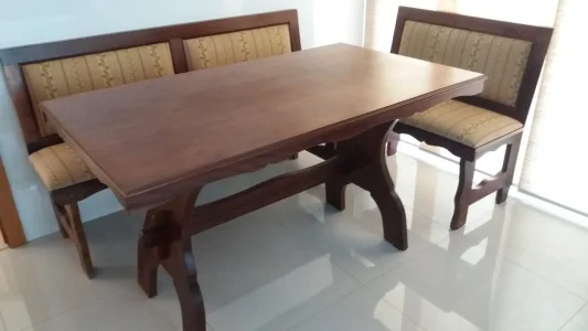 Mesa com Bancos Canto Alemão