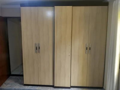 Casal com 5 Portas e Sua Gavetas Grandes e Duas Pequenas e Várias Repa