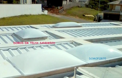 Claraboia com Domos em Policarbonato . Economia de Energia-
