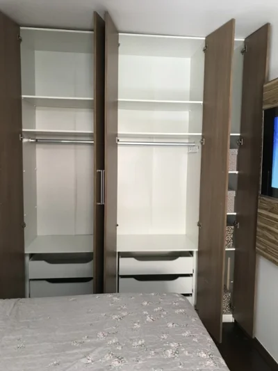 Guarda Roupa com 2 Criado Mudos e Dois Armários para Escritório
