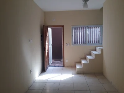 Casa Nova 2 Dormitórios Bem Localizada
