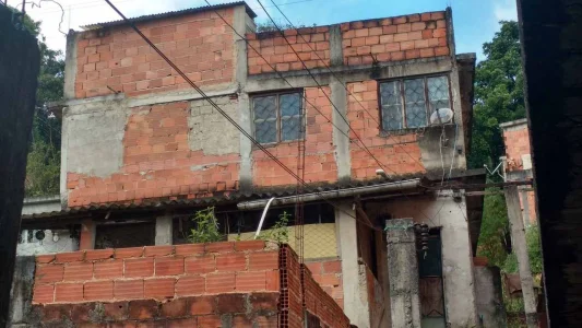 Vendo Casa de Dois Andares Mais um Terreno de 18x20