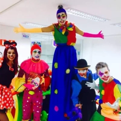 Personagem Vivo Pernas de Pau
